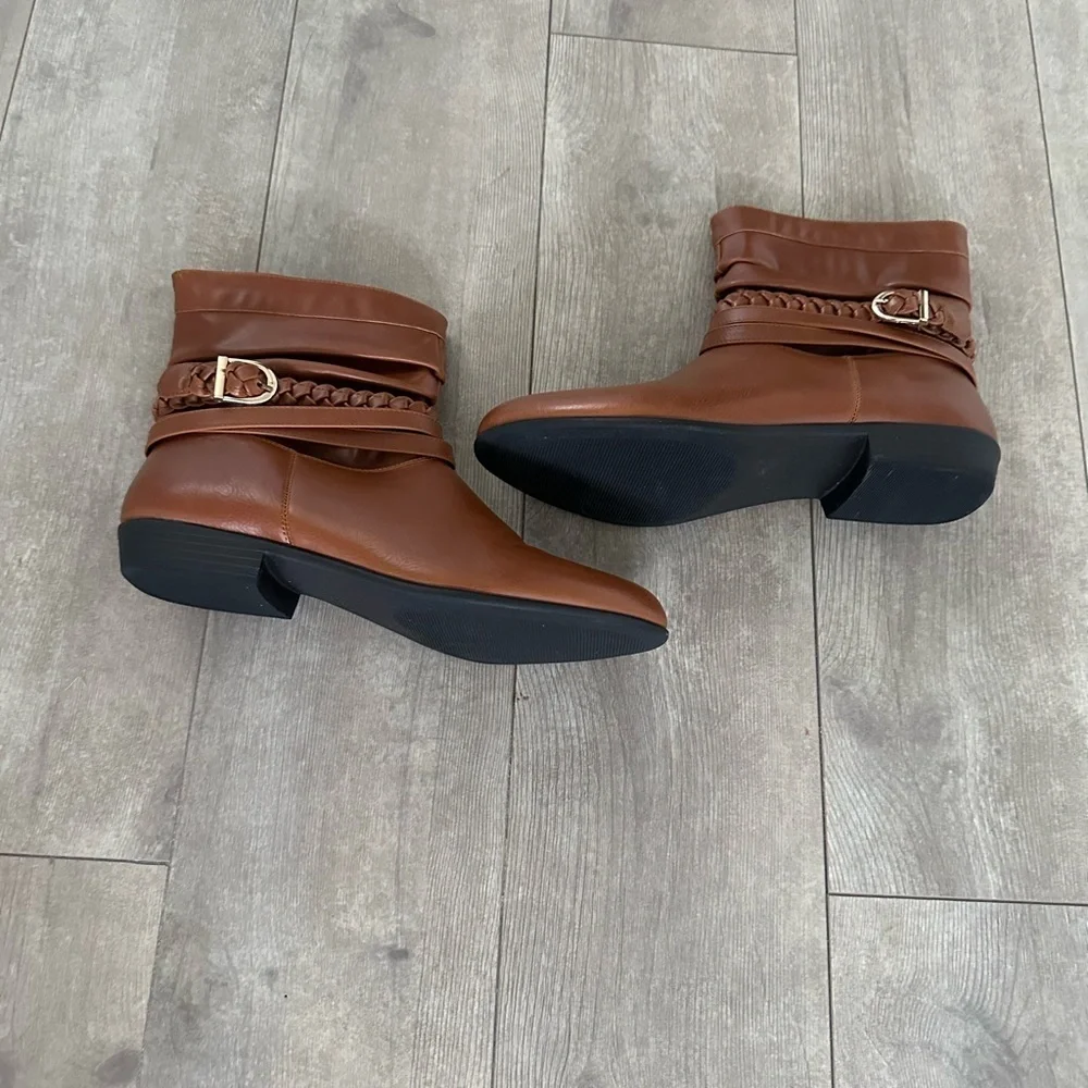 New Comfortview Wide Width Mickey Slouch Bootie Short Ankle Boot Women's size 9M